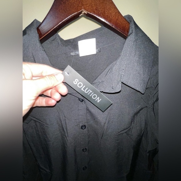 SOLUTION Black Button Down slide split to half tuck NWT - Picture 4 of 6